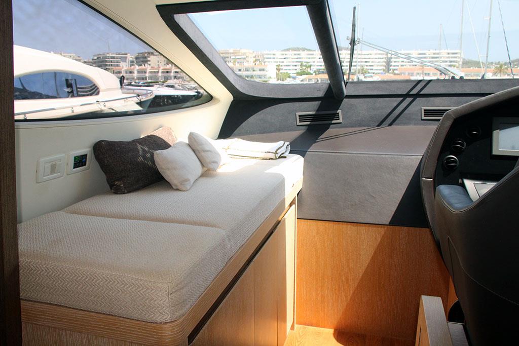 2009 PERSHING 90' 
